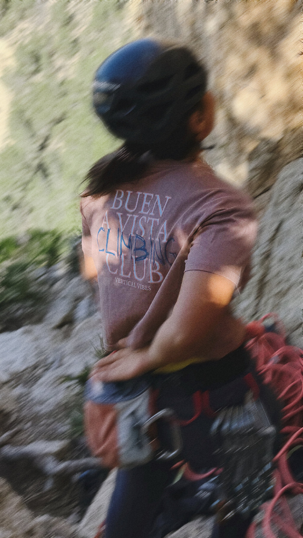 Women climbing, wearing brown onsight buen a vista climbing club t-shirt by vertical vibes